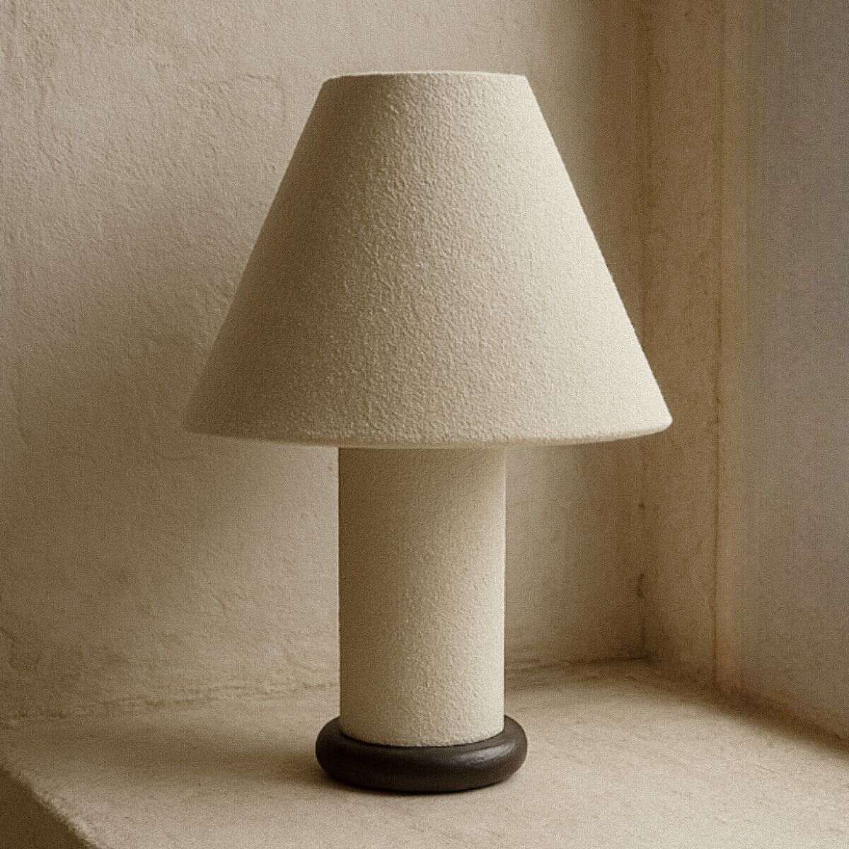 Fnug bordlampe | Hvid med teddystof